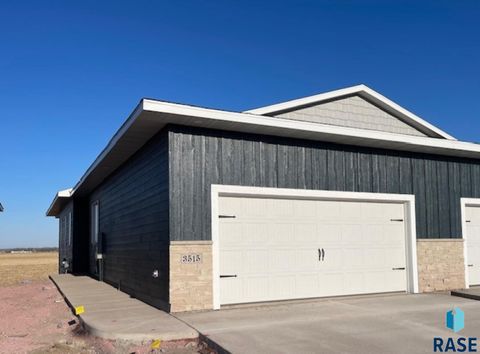 Photo of 3515 S Heather Ave, Sioux Falls, SD 57106 (MLS # 22602738)