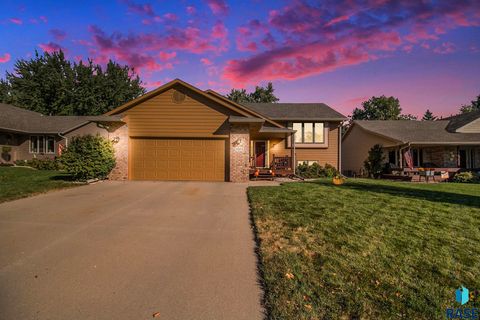 Homes For Sale - 5704 W 52nd Street<br/> Sioux Falls, SD 57106