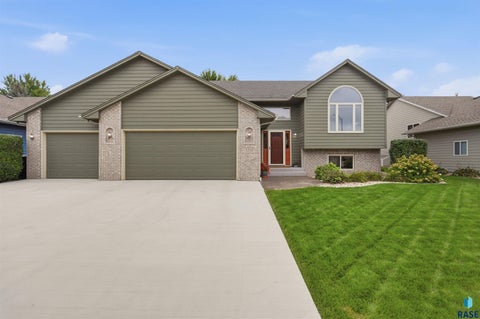 Homes For Sale - 3204 S Grace Avenue<br/> Sioux Falls, SD 57103