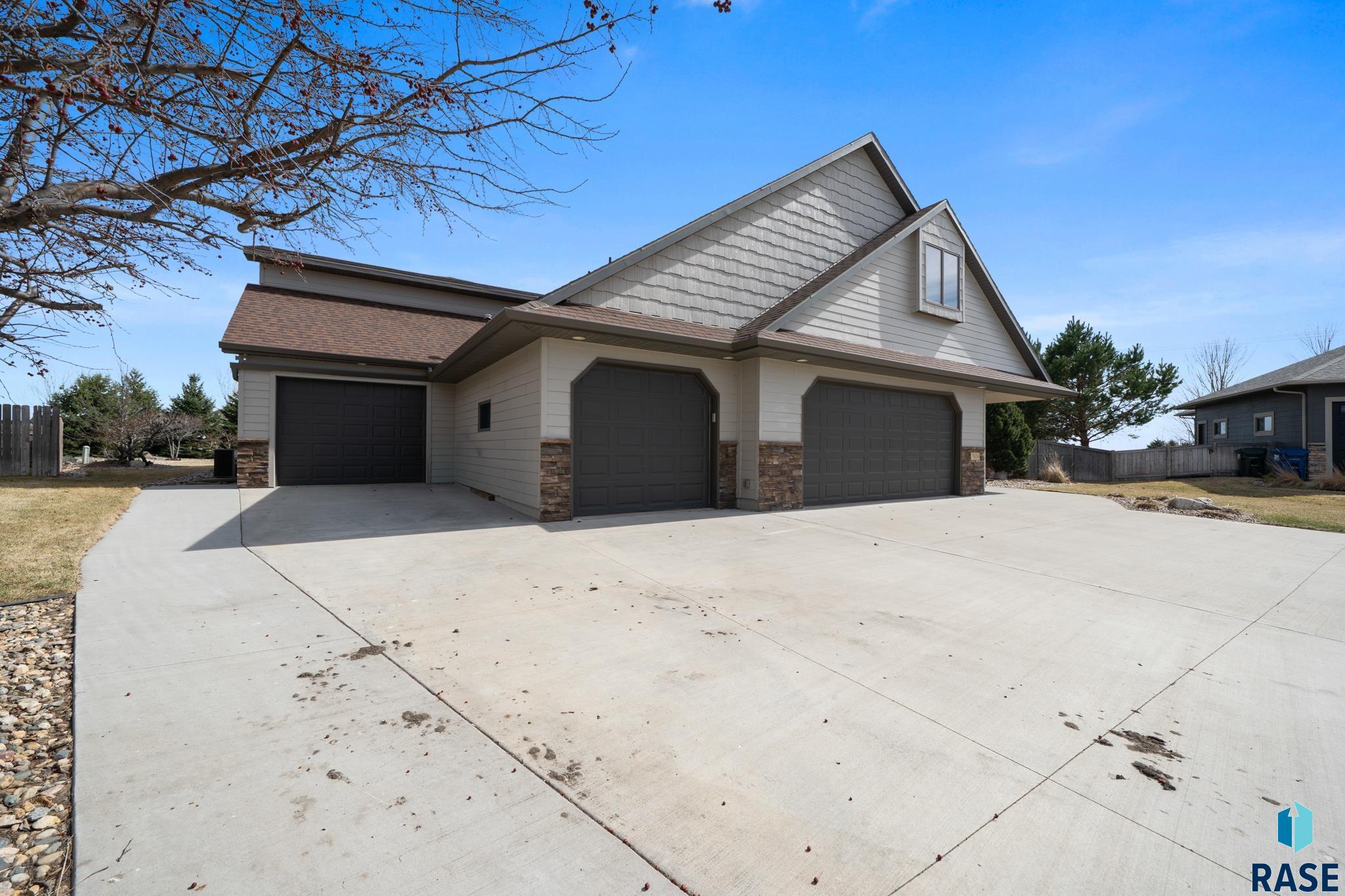 7624 S Courtyard Cir
