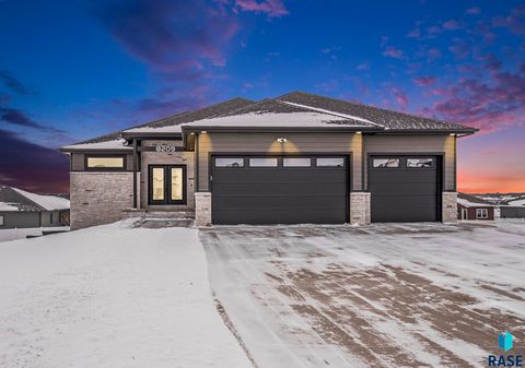 Photo of 8209 E Ladyslipper Cir, Sioux Falls, SD 57110 (MLS # 22603257)
