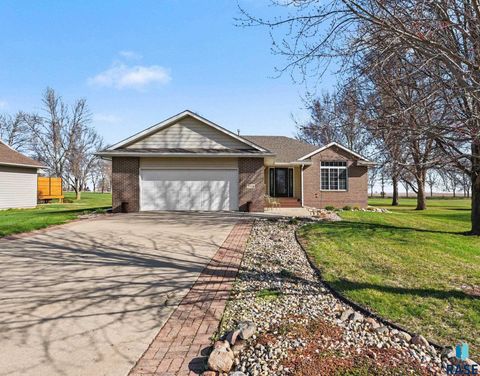 Photo of 706 Par Tree Dr, Hartford, SD 57033 (MLS # 22602651)