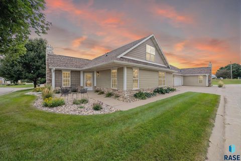 Photo of 5511 E Eastbridge Pl, Sioux Falls, SD 57110 (MLS # 22603436)