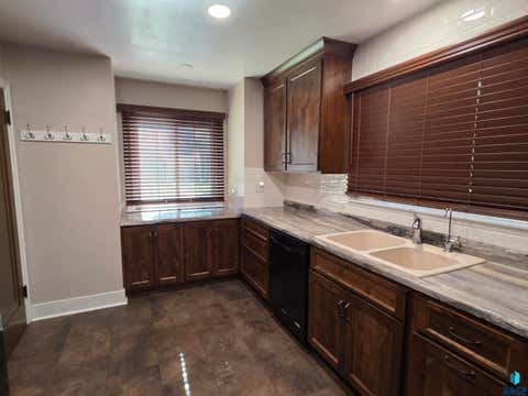 Homes For Sale - 617 S Hiawatha Avenue<br/> Pipestone, MN 56164