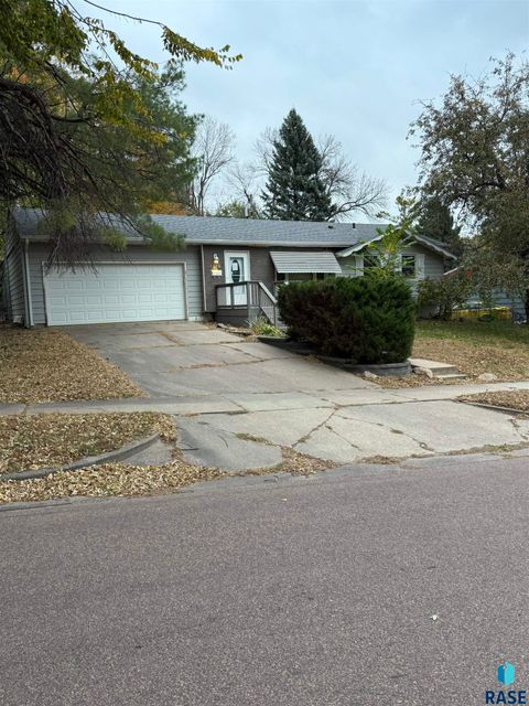 Homes For Sale - 1300 S Olive Drive<br/> Sioux Falls, SD 57103