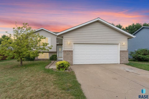 Photo of 5609 S Cain Ave S S, Sioux Falls, SD 57106 (MLS # 22607491)