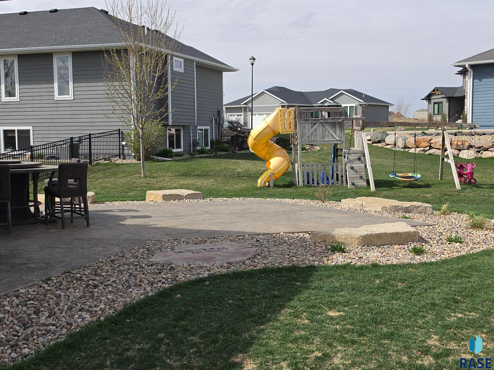 2816 E Sunflower Cir