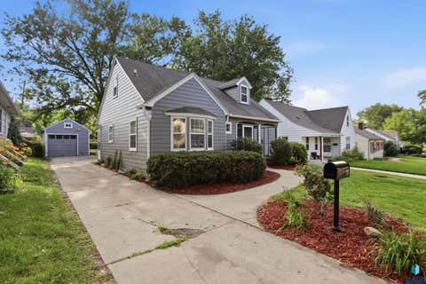 Homes For Sale - 915 S 4th Avenue<br/> Sioux Falls, SD 57104