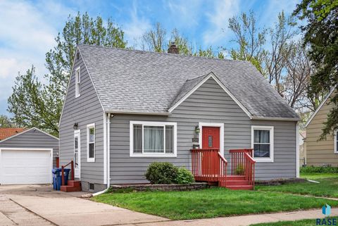 Photo of 1516 S Van Eps Ave, Sioux Falls, SD 57105 (MLS # 22602999)