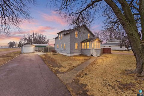 Homes For Sale - 47445 258th Street<br/> Renner, SD 57055