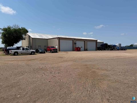 Photo of 47086 271st St, Sioux Falls, SD 57108 (MLS # 22605031)