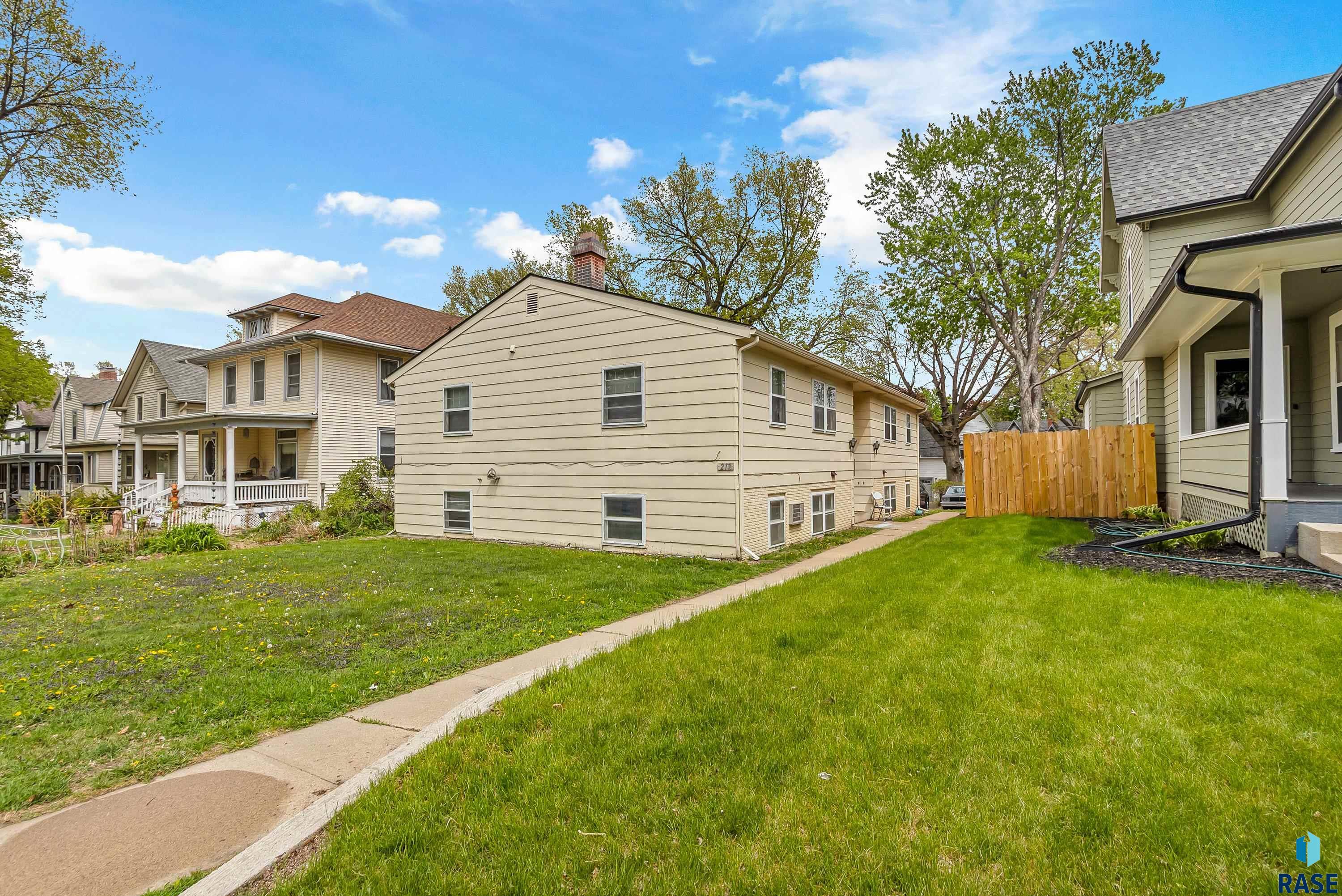 Photo 1 of 7 — 218 N Summit Ave, Sioux Falls, SD 57104