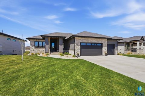 Photo of 724 E 77th St, Sioux Falls, SD 57108 (MLS # 22602674)