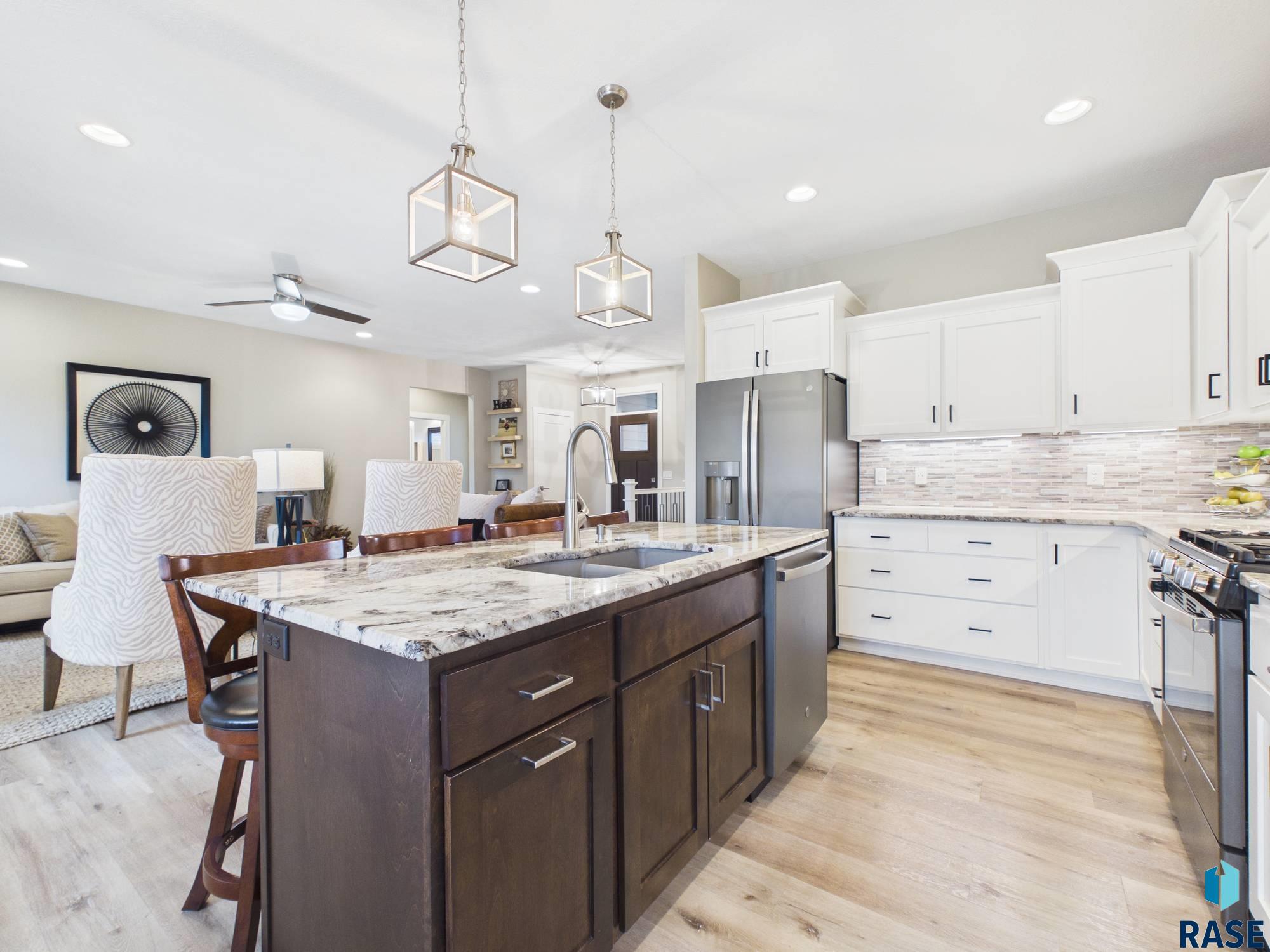 2416 E Tranquility Cir