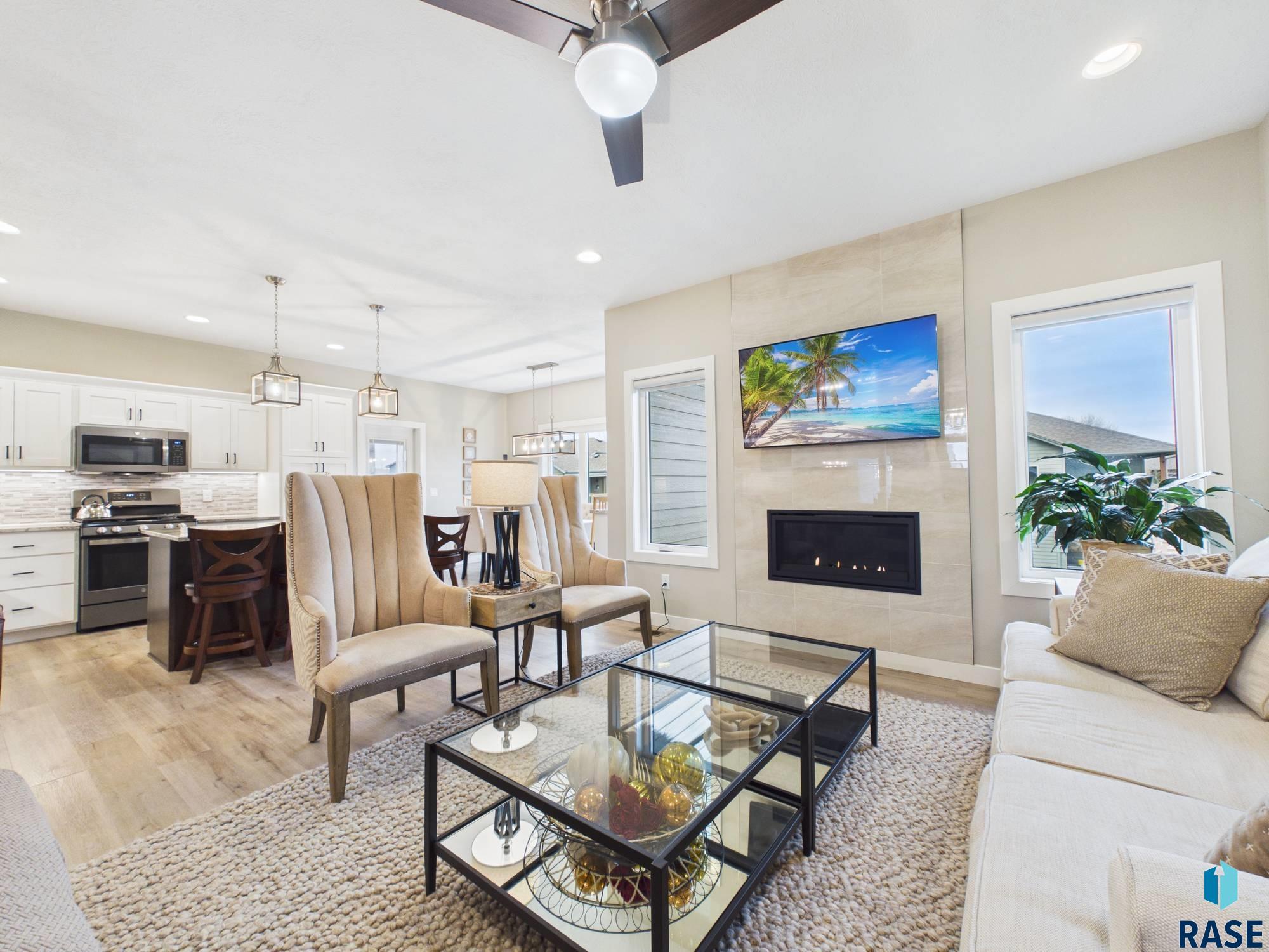 2416 E Tranquility Cir