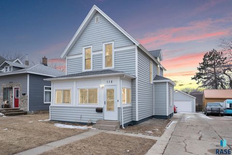 Photo of 115 S Grange Ave, Sioux Falls, SD 57104 (MLS # 22600850)