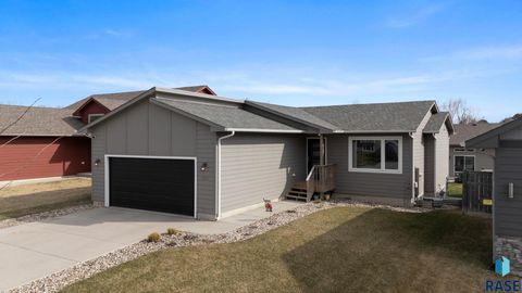 Photo of 6617 W Amber St, Sioux Falls, SD 57107 (MLS # 22602275)