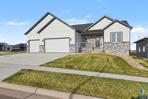 Photo of 501 N Corsair Cir, Sioux Falls, SD 57110 (MLS # 22602602)