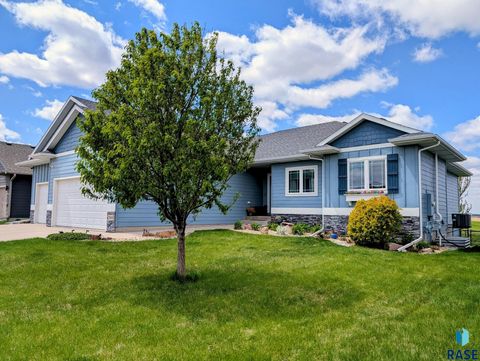 Photo of 1305 S Gill Ave, Sioux Falls, SD 57106 (MLS # 22603247)