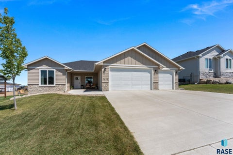 Photo of 2612 S Galena Ave, Sioux Falls, SD 57110 (MLS # 22607776)