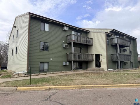 Photo of 4304 E 26th St, Sioux Falls, SD 57103 (MLS # 22602498)