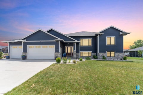 Homes For Sale - 1720 N Paddington Trail<br/> Sioux Falls, SD 57110