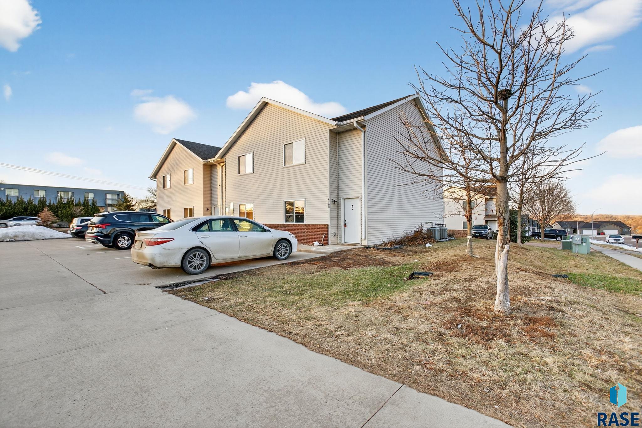 2800 E Madison St 1-4