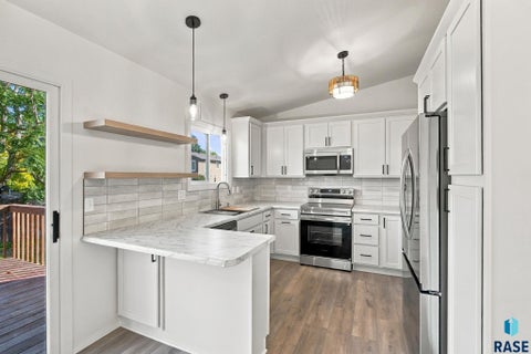 Photo of 4700 E Fernwood Dr, Sioux Falls, SD 57110 (MLS # 22607901)