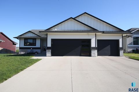 Photo of 1116 N Archer Dr, Sioux Falls, SD 57103 (MLS # 22601674)