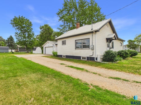 Photo of 612 S Cedar St, Canton, SD 57013 (MLS # 22604481)