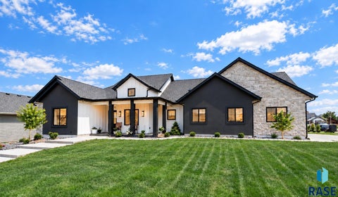 Photo of 500 N Corsair Cir, Sioux Falls, SD 57110 (MLS # 22607934)