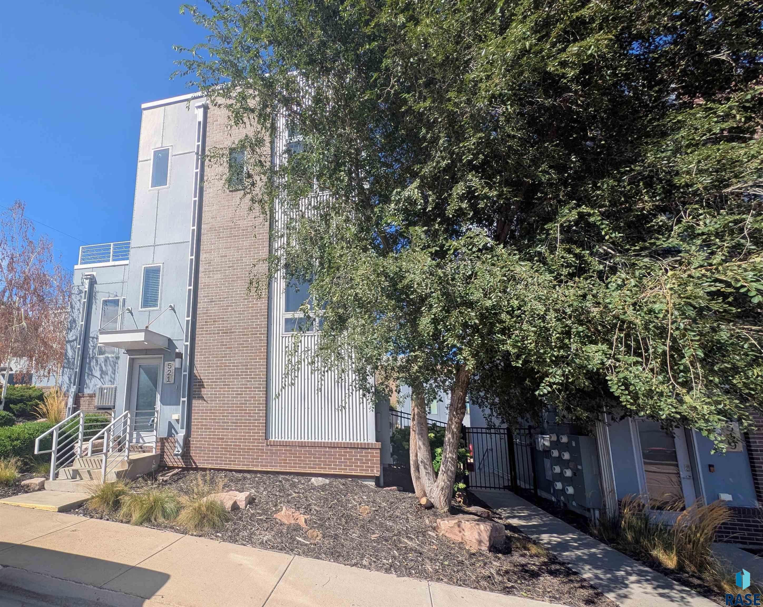 521 S 2nd Ave