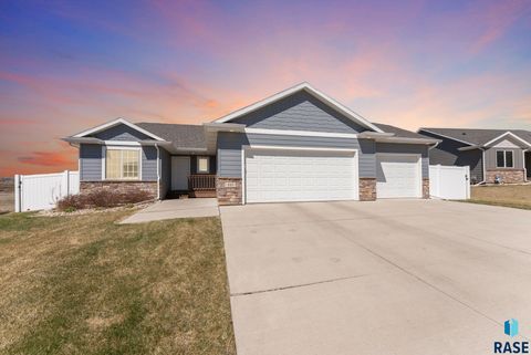 Photo of 111 S Tumble Creek Ave, Sioux Falls, SD 57110 (MLS # 22602808)