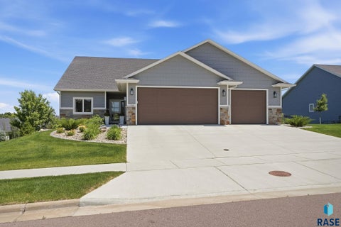 Homes For Sale - 112 N Piper Drive<br/> Sioux Falls, SD 57110