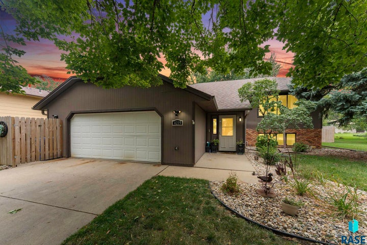 Photo 1 of 51 — 4219 S Southeastern Ave, Sioux Falls, SD 57103