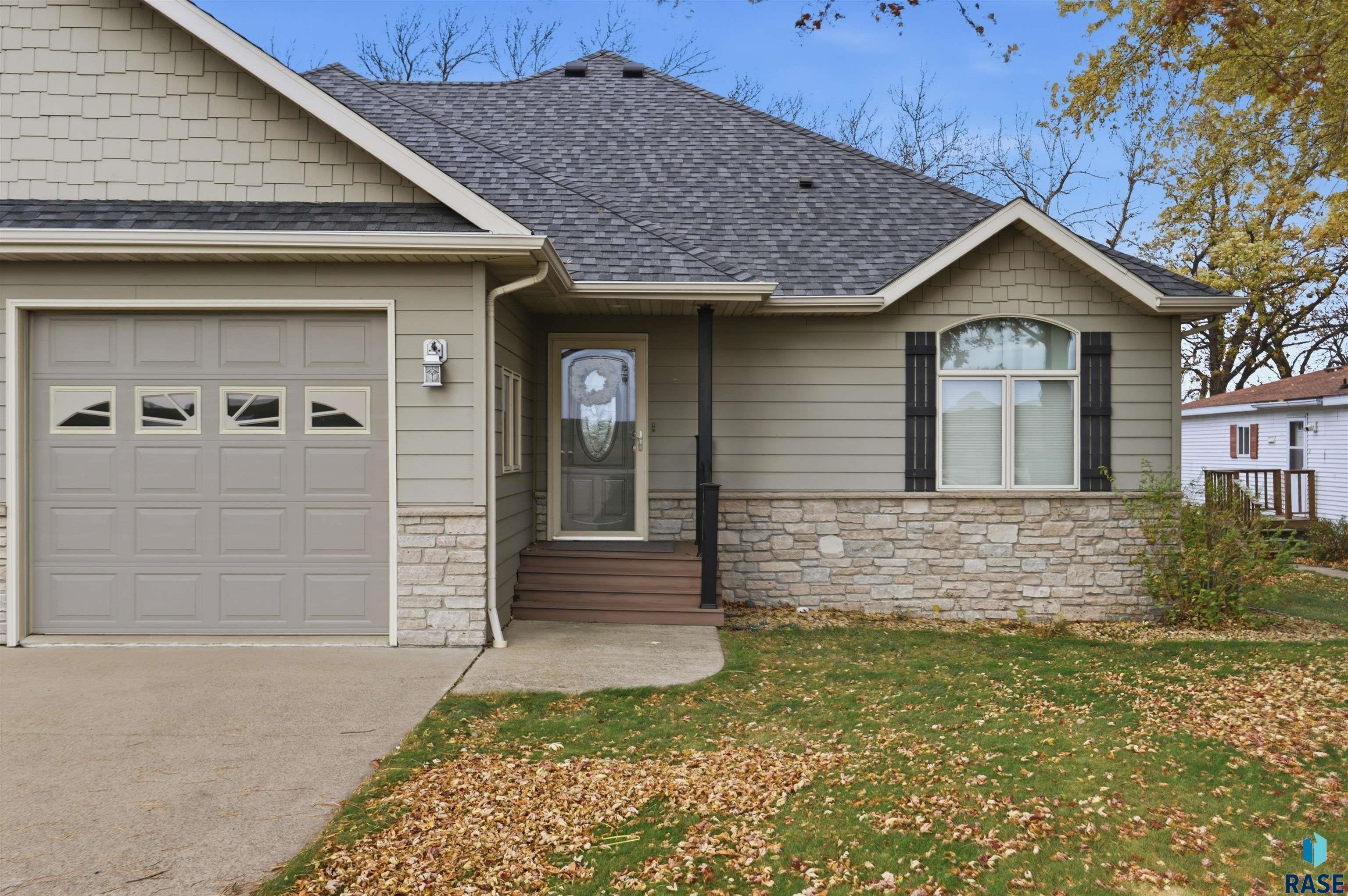 2700 Edgewater Dr