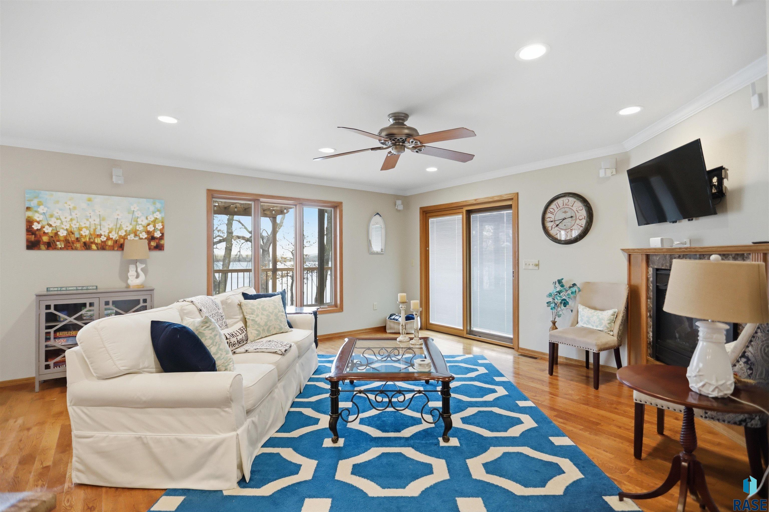 2700 Edgewater Dr