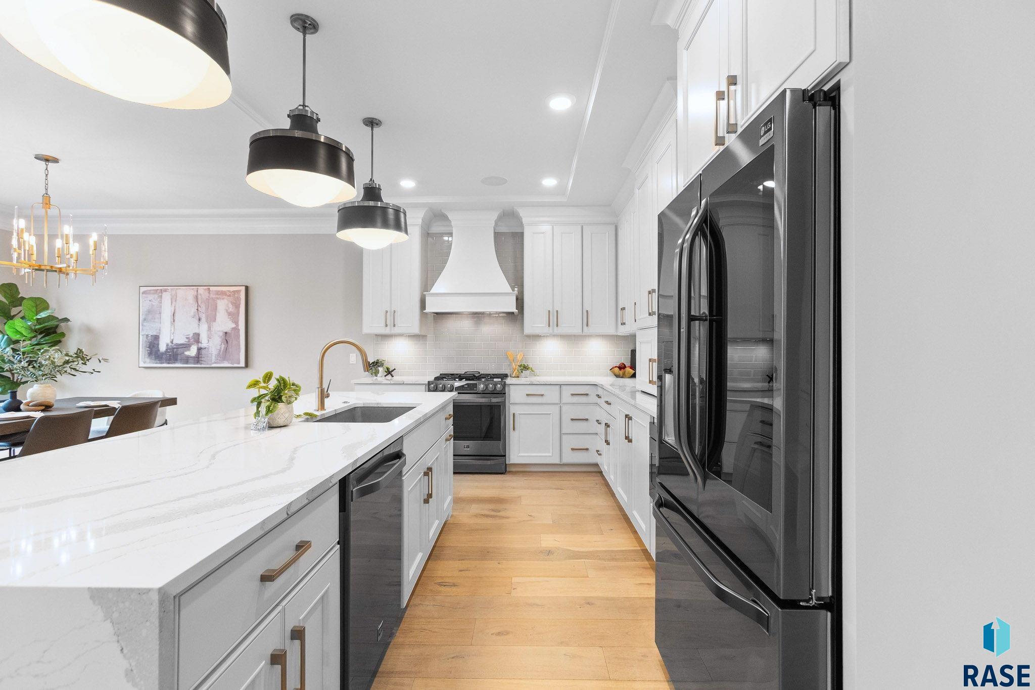 2810 S Oriya Pl