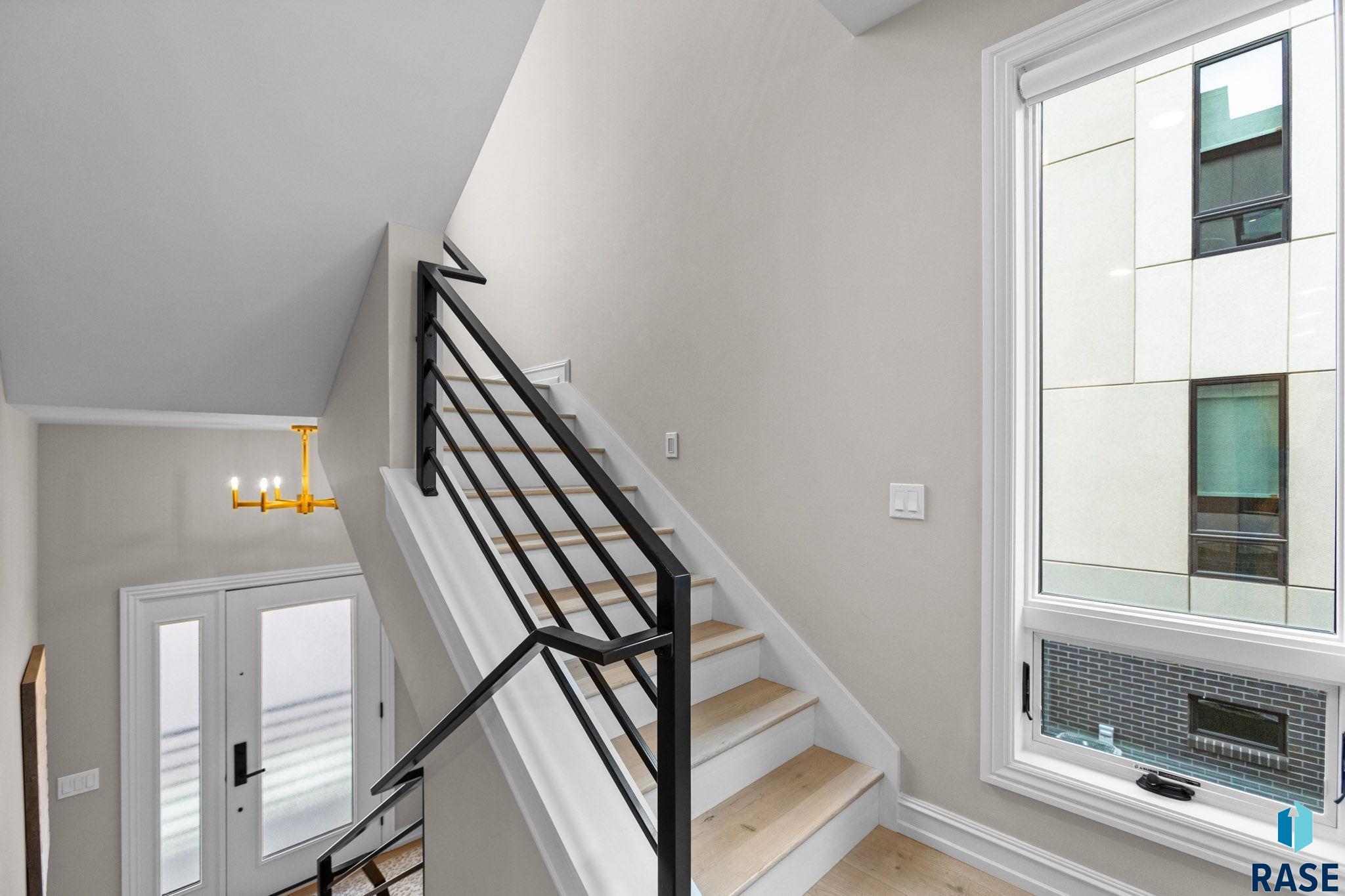 2810 S Oriya Pl