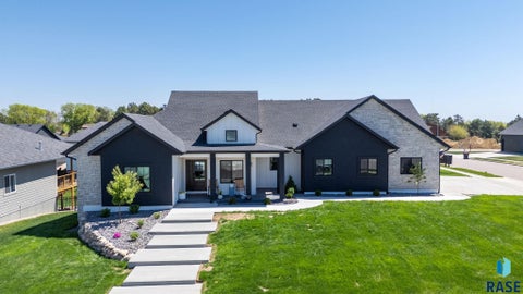 Homes For Sale - 500 N Corsair Circle<br/> Sioux Falls, SD 57110