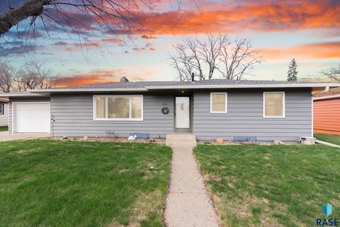 Photo of 5412 W 15Th St, Sioux Falls, SD 57106 (MLS # 22602643)