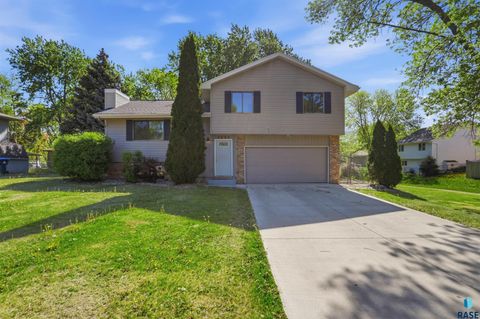 Photo of 4600 S Marion Rd, Sioux Falls, SD 57106 (MLS # 22603472)