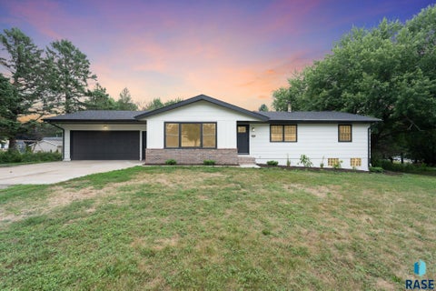 Photo of 2801 W DELRICH Dr, Sioux Falls, SD 57107 (MLS # 22606286)