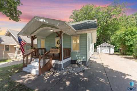 Homes For Sale - 908 N French Avenue<br/> Sioux Falls, SD 57103