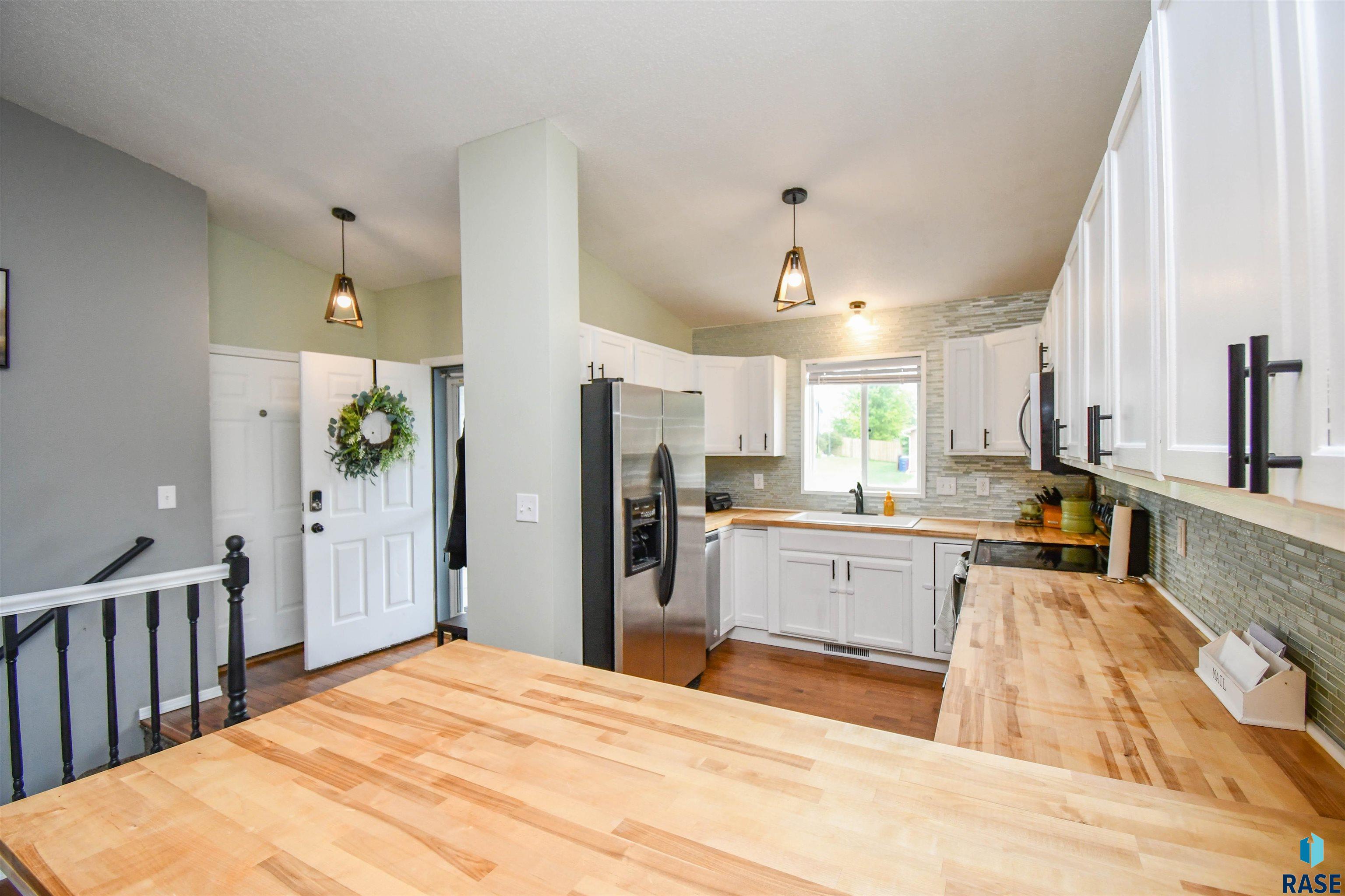 201 S Foss Ave