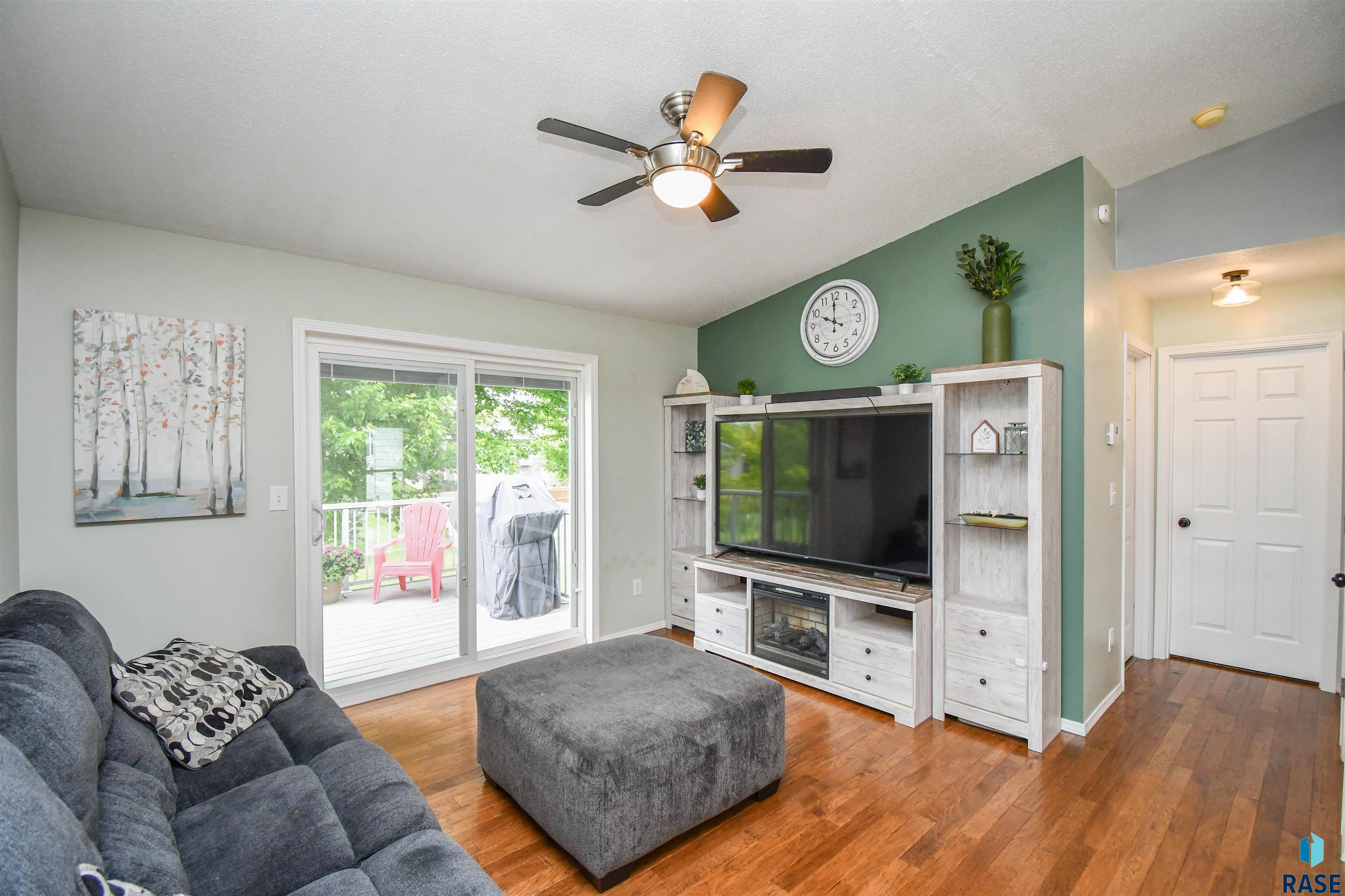 201 S Foss Ave