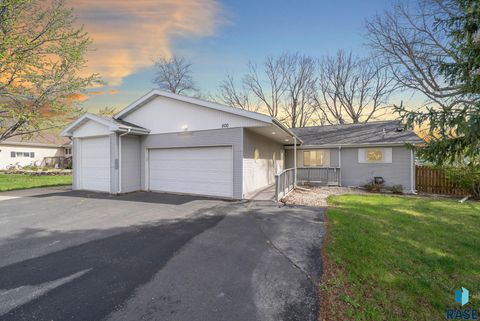 Condo For Sale - 500 Crystal Drive<br/> Hartford, SD 57033