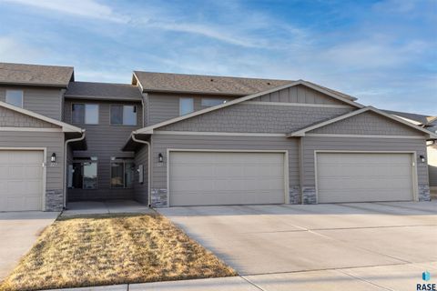 Photo of 227 E Ivy Rd, Tea, SD 57064 (MLS # 22602326)