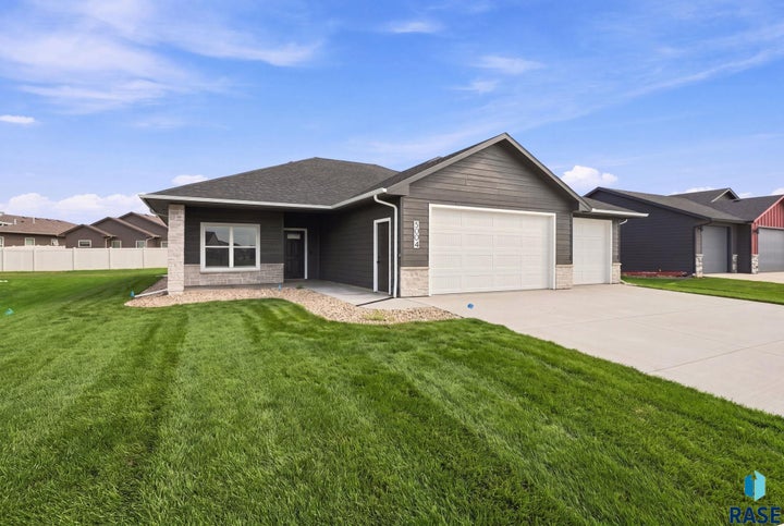 Photo 1 of 34 — 5004 E 65th St, Sioux Falls, SD 57108