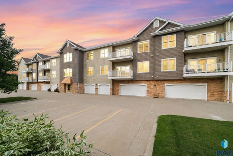 Photo of 6106 Avalon Ave 204 #204, Sioux Falls, SD 57108 (MLS # 22606760)